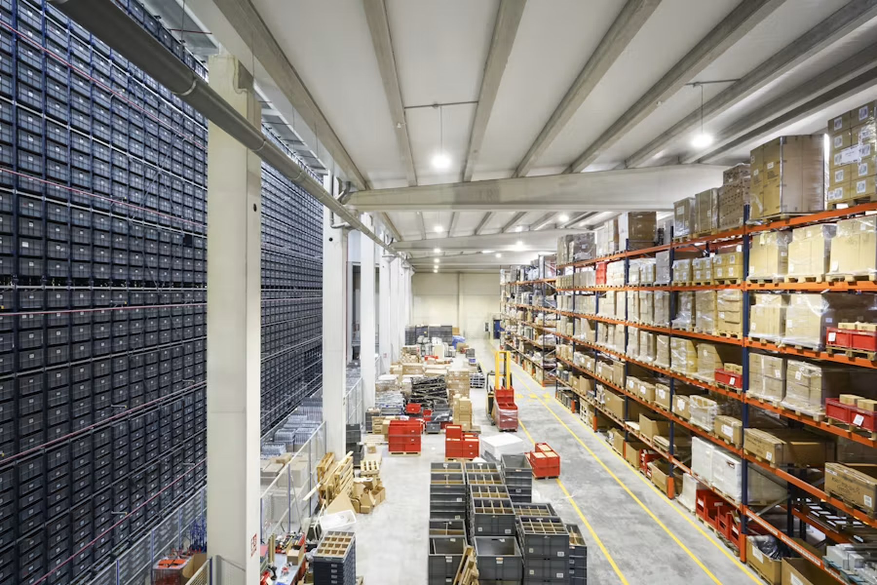 Entrepôt logistique alimentaire nettoyé par PROPtech